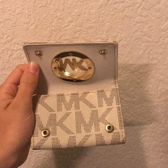 Micheal Kors wallet - Picture 2 of 3